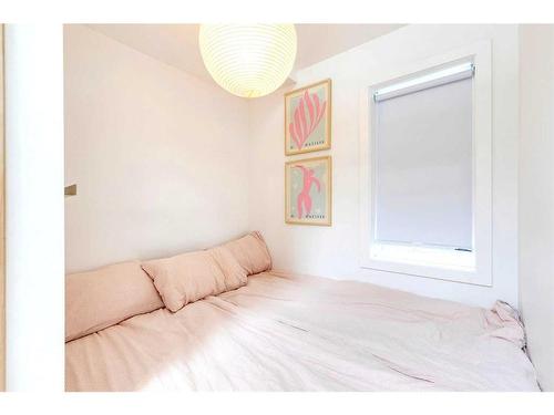 1309 11 Avenue Se, Calgary, AB - Indoor Photo Showing Bedroom