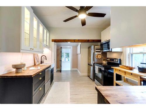 1309 11 Avenue Se, Calgary, AB - Indoor Photo Showing Kitchen