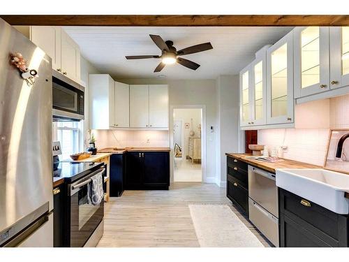 1309 11 Avenue Se, Calgary, AB - Indoor Photo Showing Kitchen