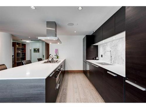 407-738 1 Avenue Sw, Calgary, AB - Indoor Photo Showing Kitchen