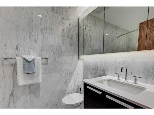 407-738 1 Avenue Sw, Calgary, AB - Indoor Photo Showing Bathroom