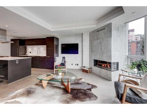 407-738 1 Avenue Sw, Calgary, AB - Indoor Photo Showing Living Room With Fireplace