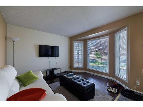 82 Douglasbank Way Se, Calgary, AB - Indoor