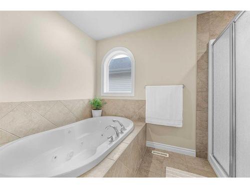 133 Saddleland Close Ne, Calgary, AB - Indoor Photo Showing Bathroom