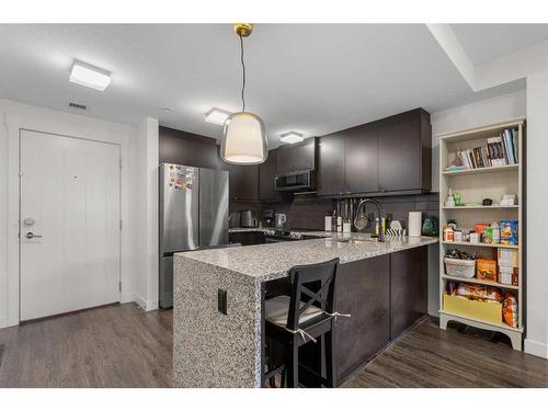 101-15 Aspenmont Heights Sw, Calgary, AB - Indoor Photo Showing Kitchen