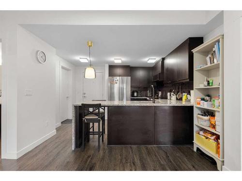 101-15 Aspenmont Heights Sw, Calgary, AB - Indoor Photo Showing Kitchen