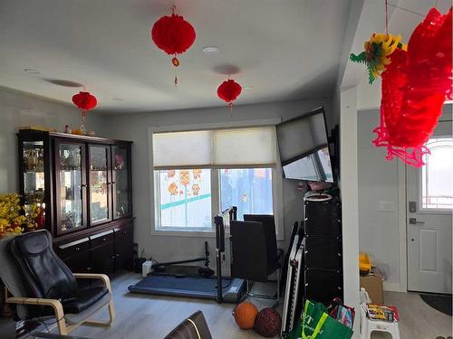 31 Doverdale Mews Se, Calgary, AB - Indoor Photo Showing Other Room