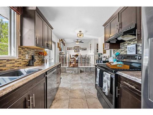 5023 Whitehorn Drive Ne, Calgary, AB - Indoor Photo Showing Kitchen With Double Sink