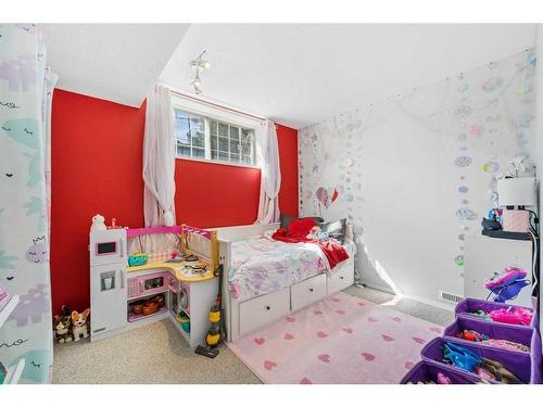 5023 Whitehorn Drive Ne, Calgary, AB - Indoor Photo Showing Bedroom