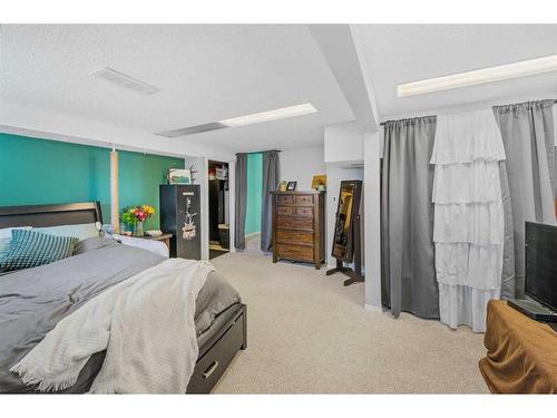 5023 Whitehorn Drive Ne, Calgary, AB - Indoor Photo Showing Bedroom