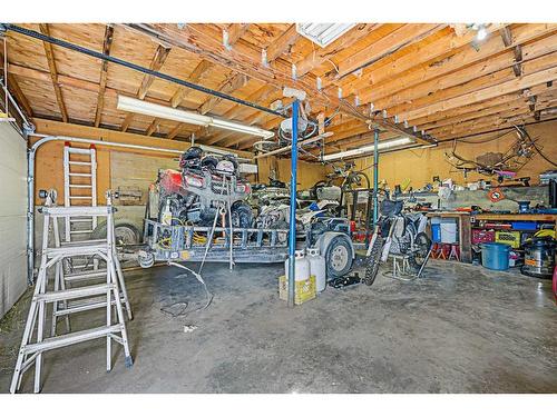 5023 Whitehorn Drive Ne, Calgary, AB - Indoor Photo Showing Garage