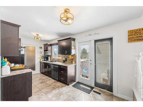 5023 Whitehorn Drive Ne, Calgary, AB - Indoor Photo Showing Kitchen