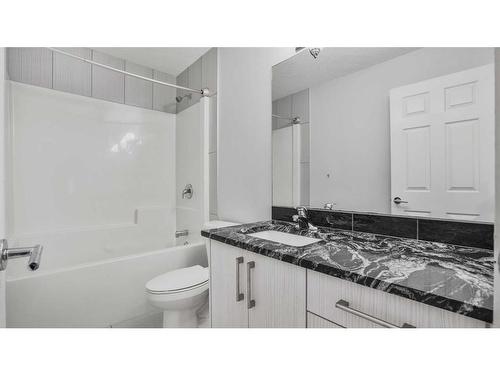 81 Nolanhurst Crescent Nw, Calgary, AB - Indoor Photo Showing Bathroom