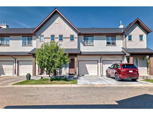 144 Everridge Gardens Sw, Calgary, AB - Outdoor With Facade