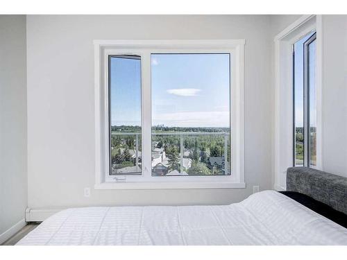 501-71 Shawnee Common Sw, Calgary, AB - Indoor Photo Showing Bedroom