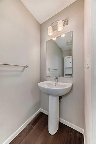 1608-7451 Falconridge Boulevard Ne, Calgary, AB - Indoor Photo Showing Bathroom