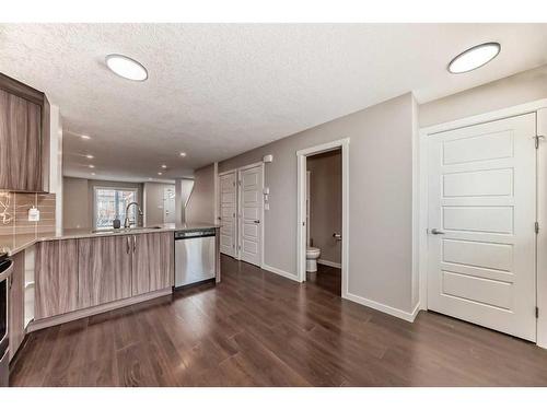 1608-7451 Falconridge Boulevard Ne, Calgary, AB - Indoor Photo Showing Kitchen