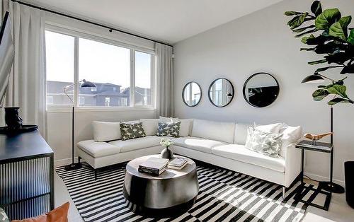 427 Tekarra Drive Nw, Calgary, AB - Indoor Photo Showing Living Room