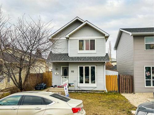 95 Castlegreen Close Ne, Calgary, AB - Outdoor