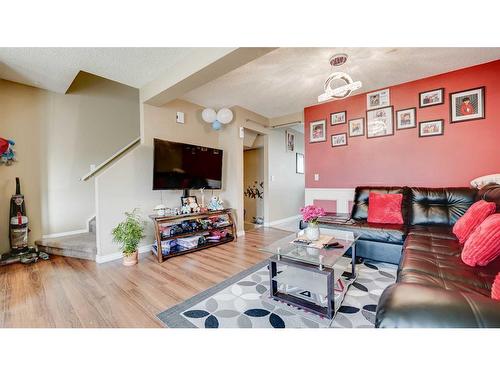 95 Castlegreen Close Ne, Calgary, AB - Indoor Photo Showing Living Room