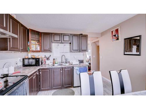 95 Castlegreen Close Ne, Calgary, AB - Indoor Photo Showing Kitchen