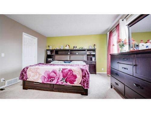 95 Castlegreen Close Ne, Calgary, AB - Indoor Photo Showing Bedroom