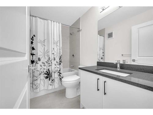 1021 Waterford Drive, Chestermere, AB - Indoor Photo Showing Bathroom