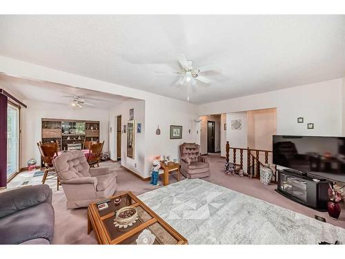 4604 29 Avenue Nw, Calgary, AB - Indoor Photo Showing Living Room