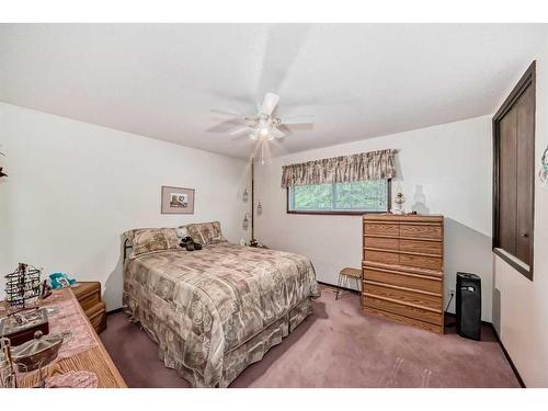 4604 29 Avenue Nw, Calgary, AB - Indoor Photo Showing Bedroom