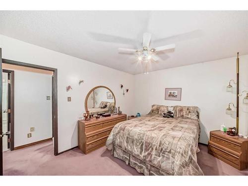 4604 29 Avenue Nw, Calgary, AB - Indoor Photo Showing Bedroom