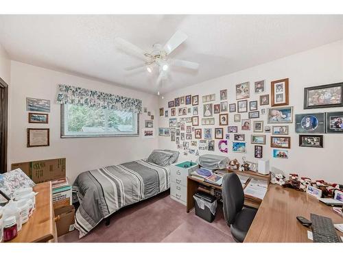 4604 29 Avenue Nw, Calgary, AB - Indoor Photo Showing Bedroom