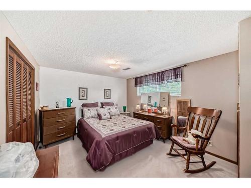 4604 29 Avenue Nw, Calgary, AB - Indoor Photo Showing Bedroom