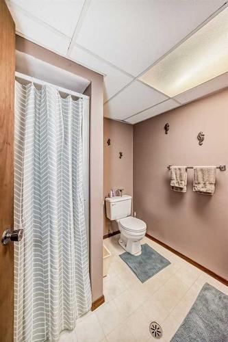 4604 29 Avenue Nw, Calgary, AB - Indoor Photo Showing Bathroom