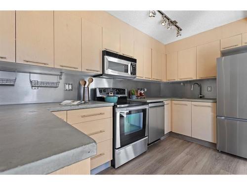 504-1904 10 Street Sw, Calgary, AB - Indoor Photo Showing Kitchen With Stainless Steel Kitchen