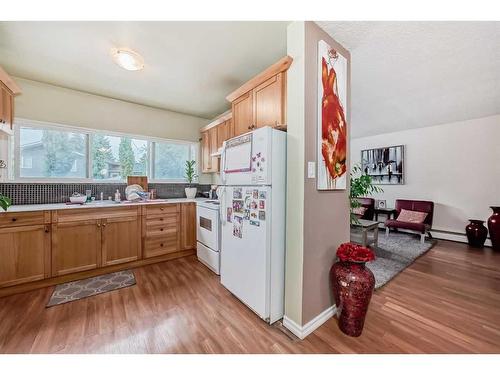 221-8235 Elbow Drive Sw, Calgary, AB - Indoor Photo Showing Kitchen