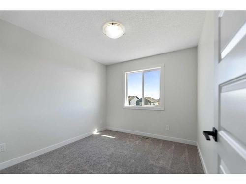 718 Bayview Hill Sw, Airdrie, AB - Indoor Photo Showing Other Room