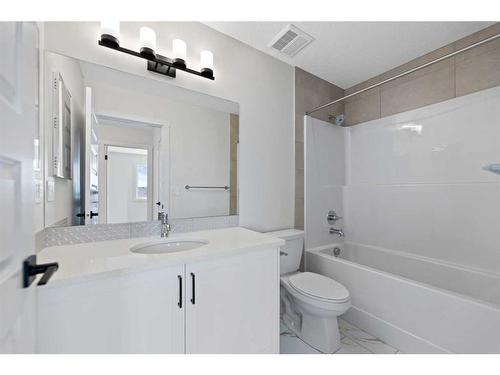 718 Bayview Hill Sw, Airdrie, AB - Indoor Photo Showing Bathroom