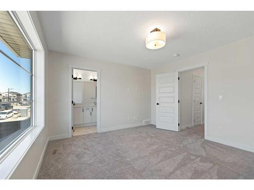 718 Bayview Hill Sw, Airdrie, AB - Indoor Photo Showing Other Room