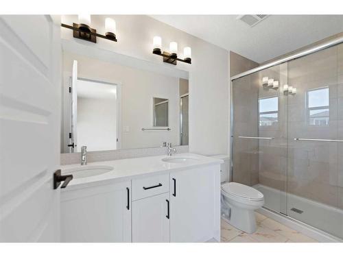 718 Bayview Hill Sw, Airdrie, AB - Indoor Photo Showing Bathroom