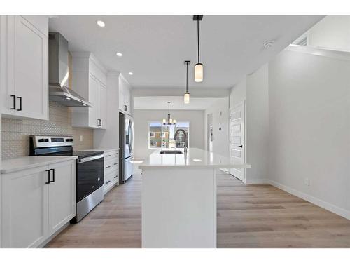 718 Bayview Hill Sw, Airdrie, AB - Indoor Photo Showing Kitchen With Upgraded Kitchen