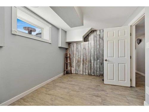 1906 Olympia Drive Se, Calgary, AB - Indoor Photo Showing Other Room