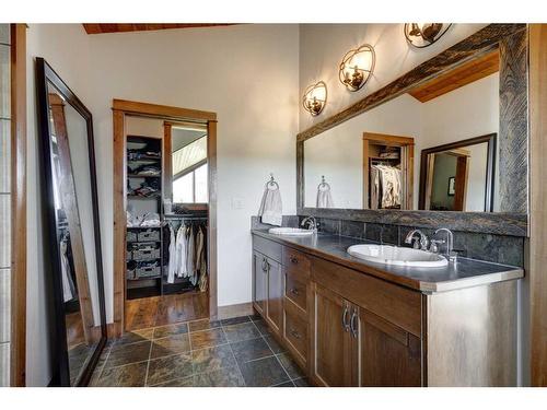 100-370025 288 Street West, Rural Foothills County, AB - Indoor Photo Showing Bathroom