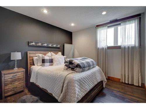 100-370025 288 Street West, Rural Foothills County, AB - Indoor Photo Showing Bedroom