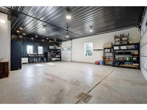 100-370025 288 Street West, Rural Foothills County, AB - Indoor Photo Showing Garage