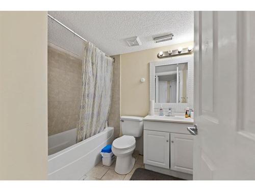 213 Saddlecrest Place Ne, Calgary, AB - Indoor Photo Showing Bathroom