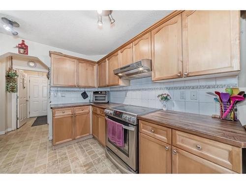 241 Covewood Circle Ne, Calgary, AB - Indoor Photo Showing Kitchen