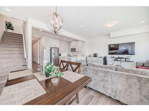 116 Crestridge Common Sw, Calgary, AB - Indoor Photo Showing Living Room