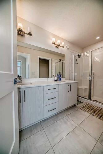 116 Crestridge Common Sw, Calgary, AB - Indoor Photo Showing Bathroom