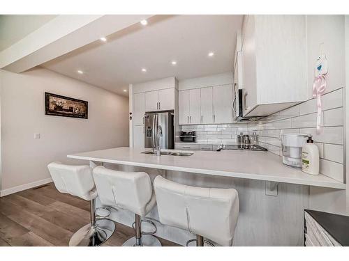 116 Crestridge Common Sw, Calgary, AB - Indoor Photo Showing Kitchen With Upgraded Kitchen