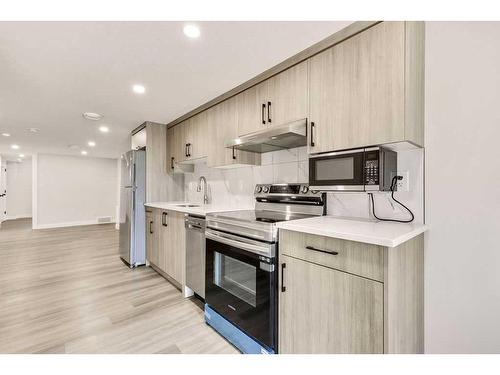 28 Edith Gate Nw, Calgary, AB - Indoor Photo Showing Kitchen